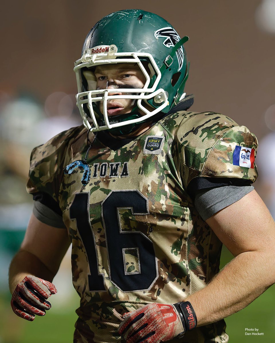 HaydenVan44's tweet photo. High School football stats😤
Offense 
Rushing TDS =12
Rushing yards= 1,054
Receiving yards = 180 
Passing yards = 885
Passing TDS = 8
Defense 
Tackles = 252
Solo Tackles = 156
Tackles for loss = 24 https://t.co/rRTznhQiAO