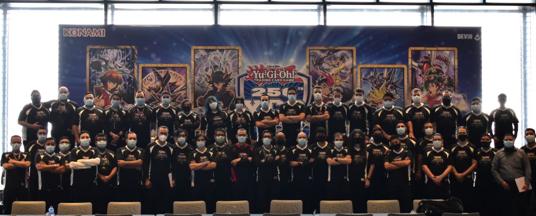 DevirAmericas's tweet photo. ¡Todavía seguimos contentos por el maravilloso #YCS250! Muchísimas gracias al increíble equipo de jueces, sin quienes no hubiera sido posible el evento. #YuGiOh https://t.co/K7WyIdbPbG