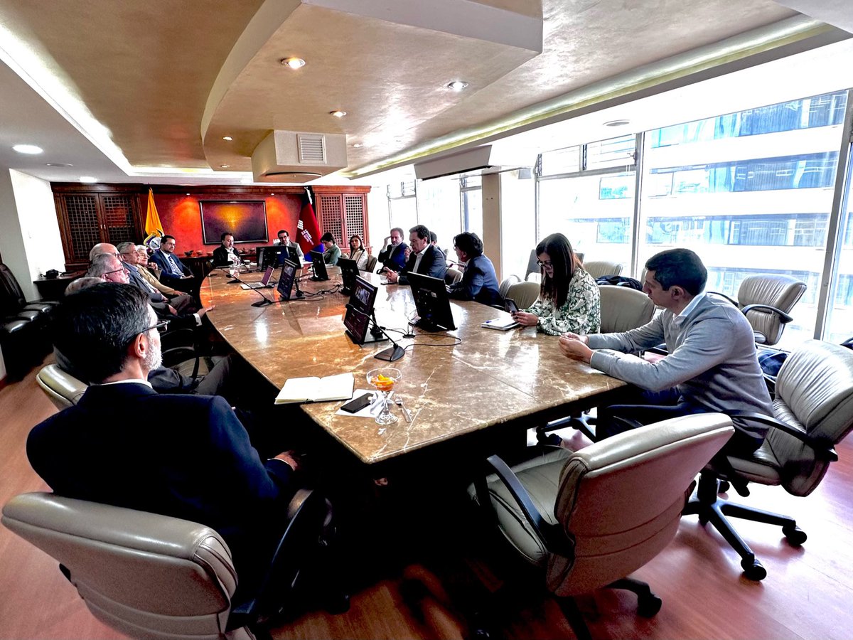 lacamaradequito's tweet photo. En #DirectorioCCQ dialogamos con el Alcalde electo @pabelml sobre la importancia de la inversión privada en el desarrollo de la ciudad. 

También abordamos los desafíos de la capital para su sostenibilidad. https://t.co/WAglgixPXb