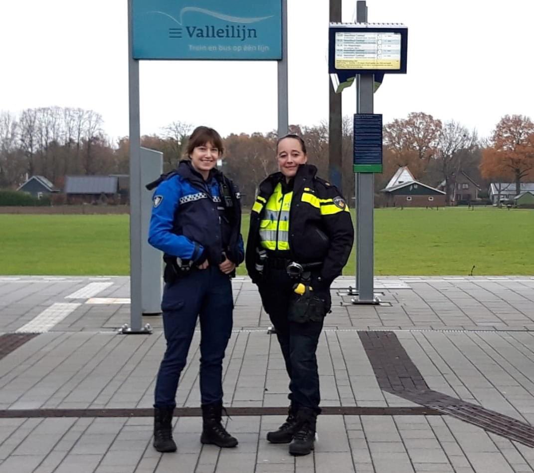 veiligveller's tweet photo. Spreekuur Veller met wijkagent en wijkboa op dinsdag 11 april van 18-19 uur! #station #barneveld #zuid https://t.co/yhrqoadIzP