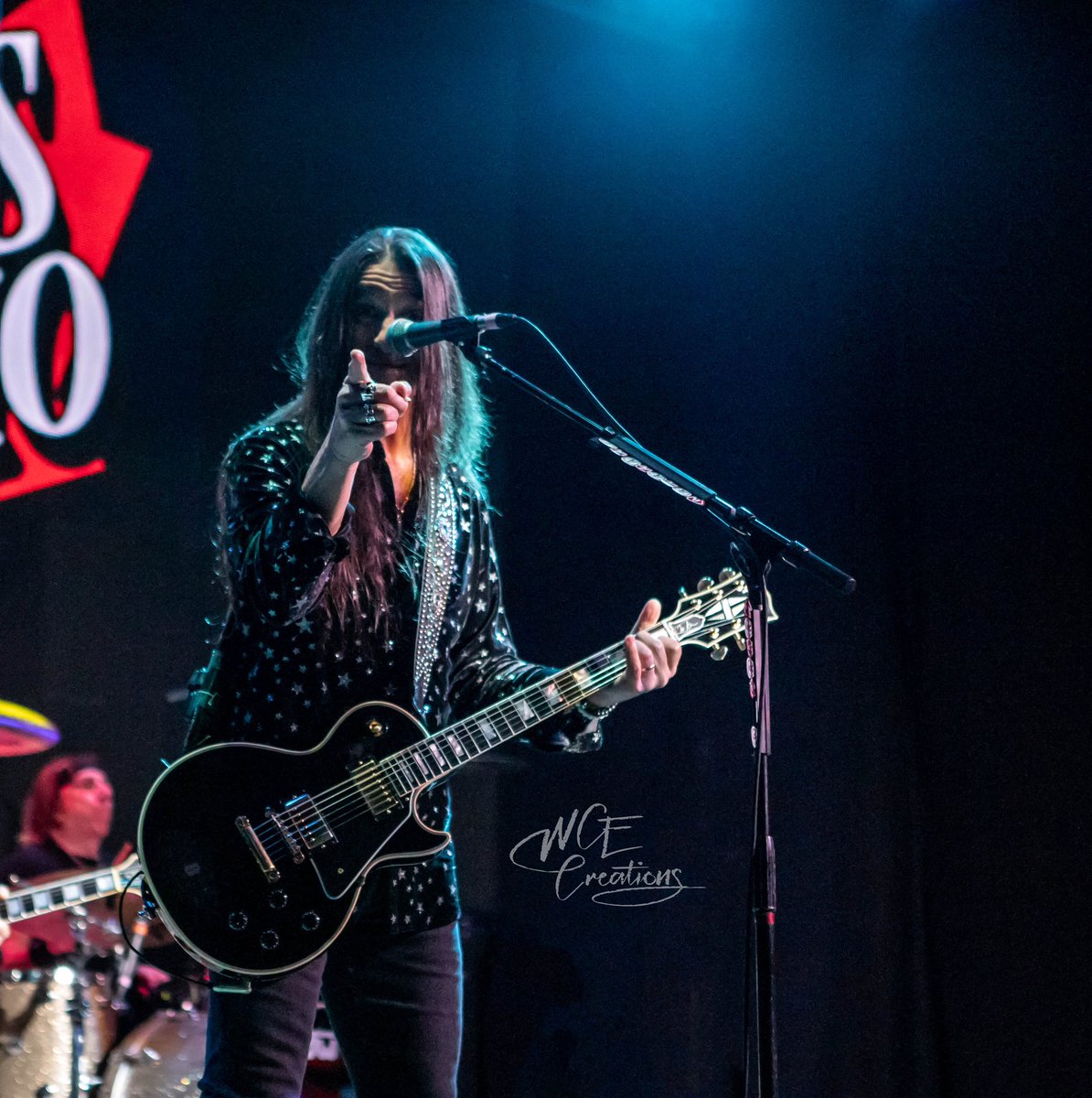 Nope, @MichaelStaertow clearly had no idea I was there! 😜
But isn’t his shirt fabulous?! 🙌
More @theguesswho pics to come from their show at the @ArcadaTheatre last night!
#michaelstaertow #theguesswho #arcadatheatre #wcecreations #concertphotography #livemusic #rocknroll