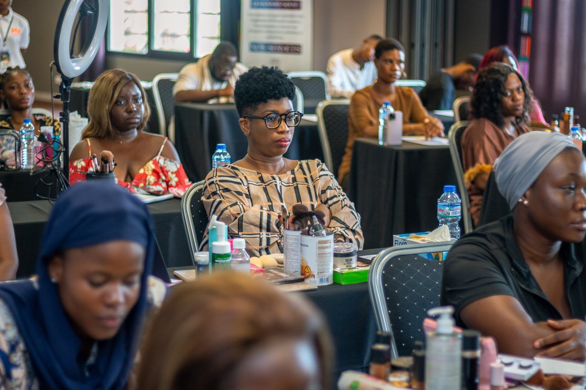 rightousnesss's tweet photo. MasterClass @laurenmorganparis ! C'était ce samedi 1&amp;2 Avril a @OnomoHotels 

Habillé par la styliste @kumba_brand et @halou_jewerly ! Du total Made in Togo ! 
On adoreeeeeee🇹🇬 https://t.co/xIHDMxSQZm