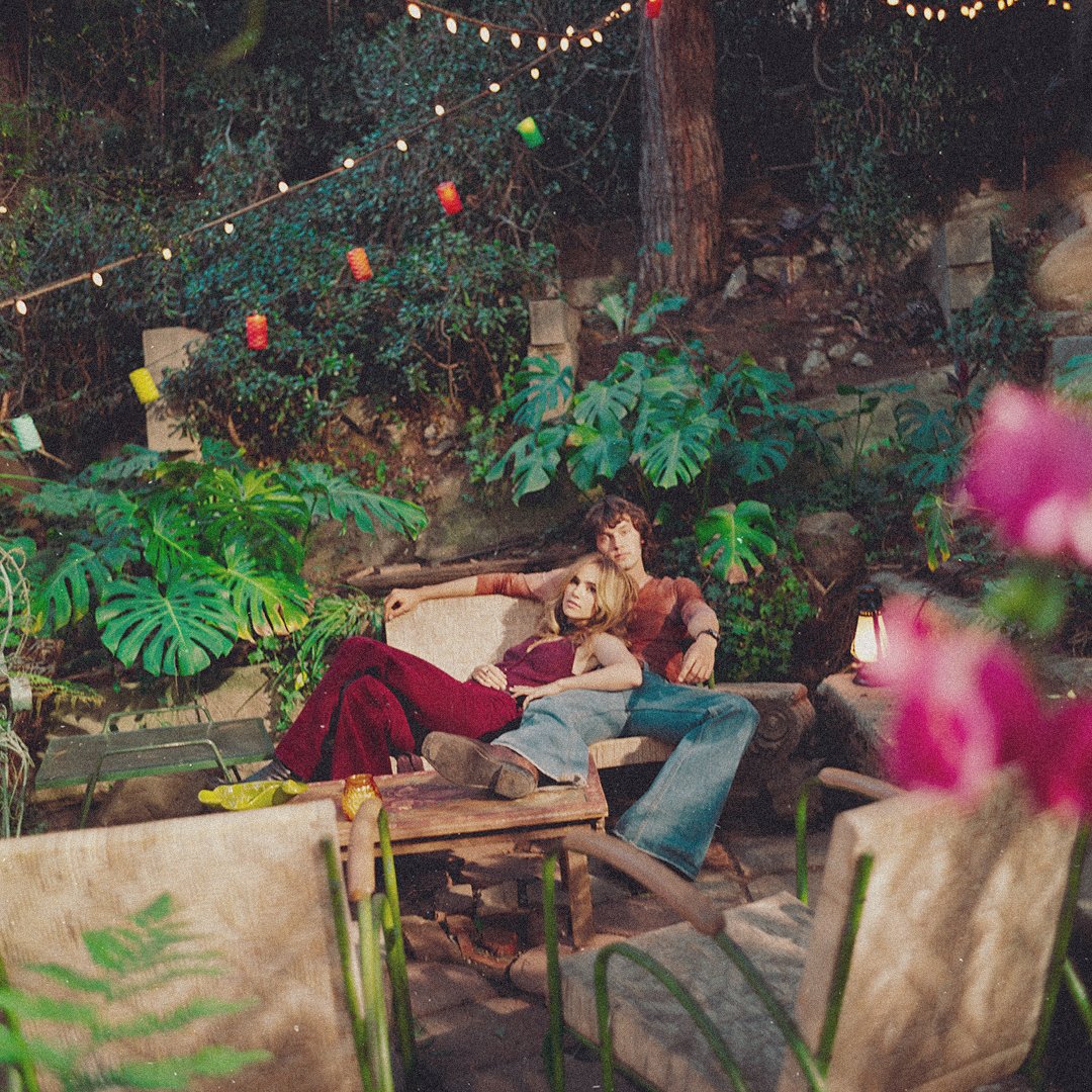 Daisy Jones and The Six Updates on Twitter "RT daisyjonesand6 Karen