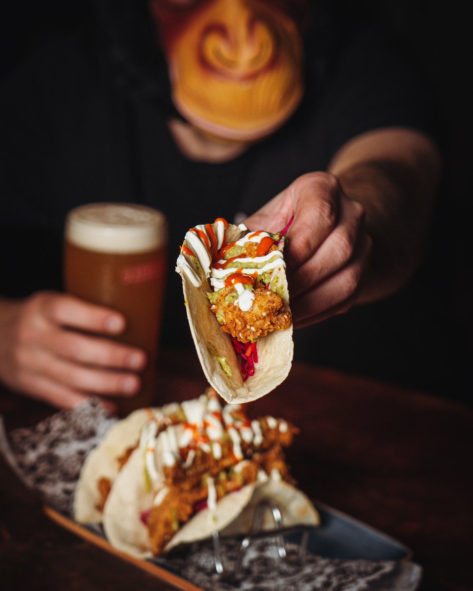 Looks like this monkey has good taste!

Join him and indulge in our mouth-watering Buffalo chicken tacos and a chilled  Original 7 pint. A match made in heaven 😍

#soberlane #buffalochickentacos #original7 #foodinstagram #beerlover #foodphotography