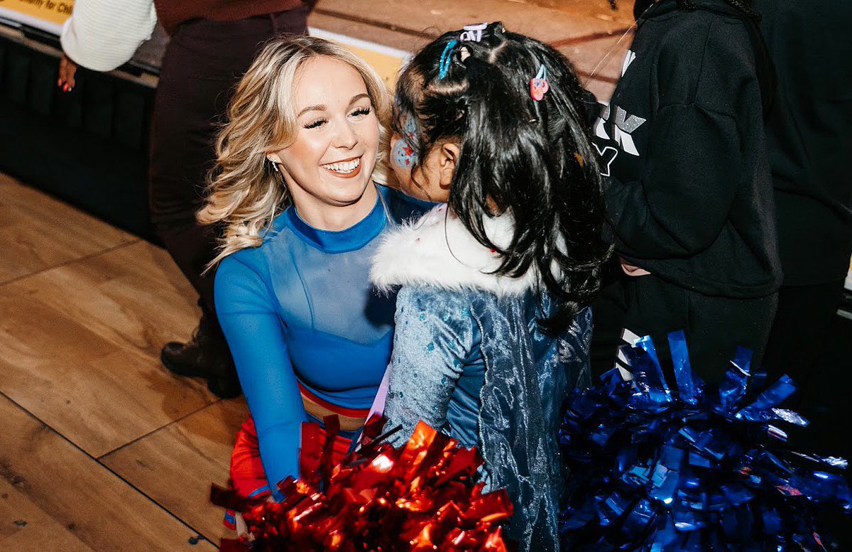 We love meeting our mini Crystals ❤️☺️💙 #londontaxidriverscharityforchildren #cpfc #crystals #grosvenorhouse #crystalcheerleaders
