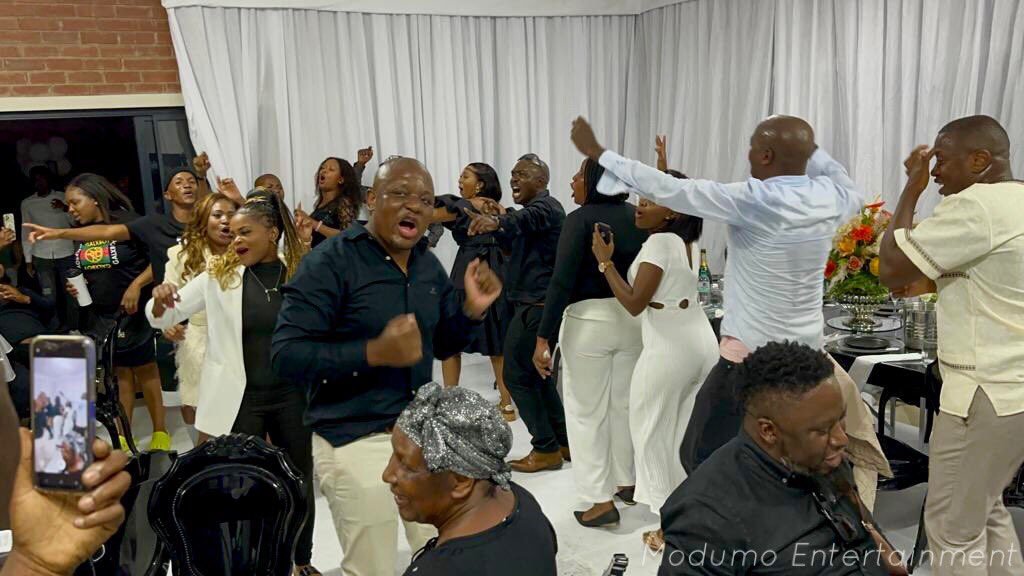 ModumoEntertain's tweet photo. Modumo Entertainment did what they do best at a 40th birthday dinner🤌. Ft @delights_catering_services🔥. 

#BBTitans #popmaster #soundhire #soundsystem https://t.co/68KIqDQ6Lm