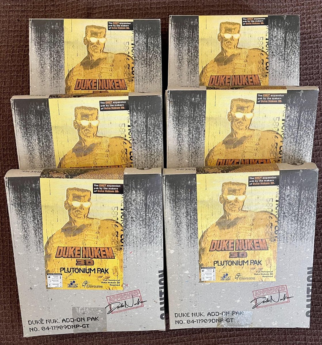 Apogee_Ent's tweet image. We found a box full of these radioactively hot Duke Nukem boxes! We've put a few aside for coming giveaways over the coming months.

Does anyone have one of these in their collection?

#ApogeeHistory
