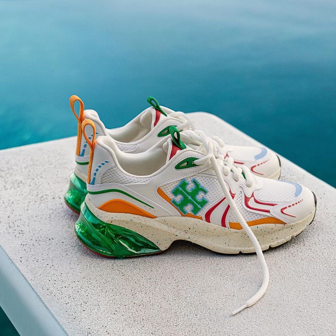 toryburch's tweet photo. The #GoodLuckTrainer named for the wishbone shape embedded in its sole. The newest iteration: the Good Luck Tech Trainer. #ToryBurchSS23 #ToryBurch #GoodLuckSneakers https://t.co/acoRDlc4bH