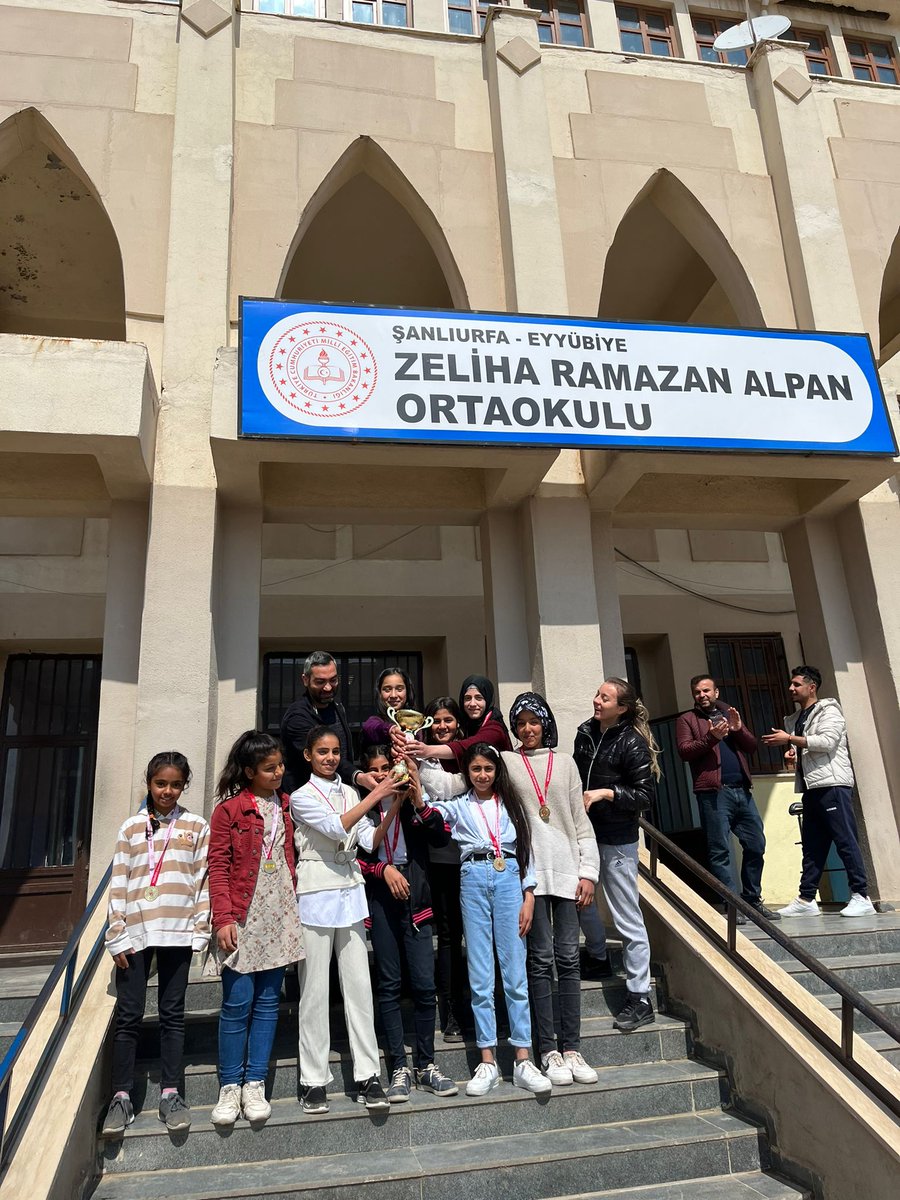 zralpanortaoku1's tweet photo. 2022-2023 okul sporları müsabakalarında 5 kupa kazandık.emegi geçen öğrenci ve öğretmenlerimizi tebrik eder, başarılarının devamını dileriz
@harrani63 @EyyubiyeMem63 @sanliurfammem63 @mehmet_cakmak63 @ali_kbulut @erenhan63 https://t.co/tCgSt84QBs