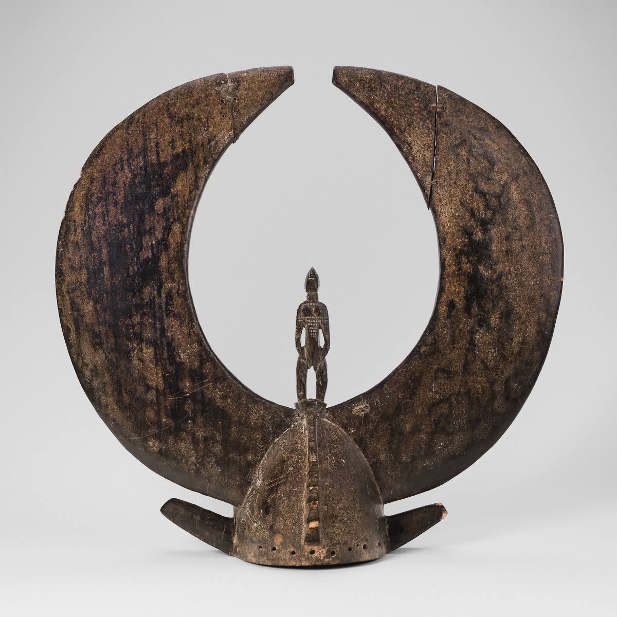 aic_african's tweet photo. Bamana, Helmet (Sigi Kun), 1850 #bamana #museumarchive https://t.co/V39hVrilTp https://t.co/Aba3VJS4IG