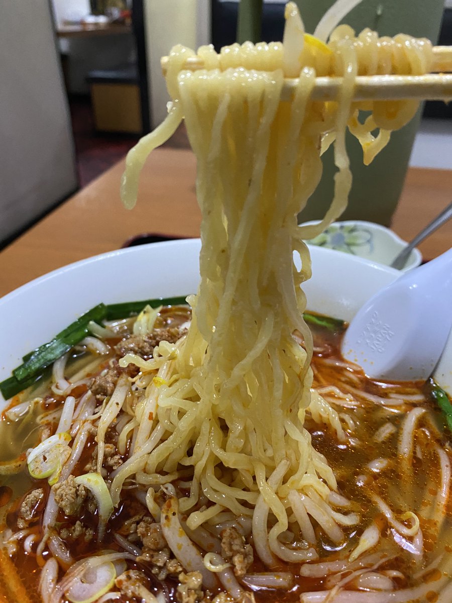 ti345626's tweet photo. 中華飯定食🍚✨
ラーメンにかかったラー油はそんなに辛く無くて良かった😆
中華飯はちょっぴり甘めで今はお高い白菜がたくさん入っていましたねー😇
後から出て来る大きな唐揚げは熱々でふーふーしながら食べました🐔
いつも1000円くらいで大満足😋
(*｡‐人‐) ｺﾞﾁ🍥

＃台湾料理龍鳳軒 https://t.co/LYtcgN9zmD