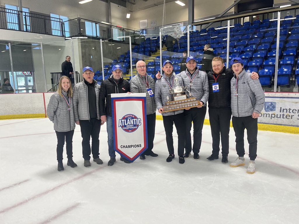 MacLennan28's tweet photo. So proud of this group. We are #uncommon 

#doublechamps https://t.co/SQKna2gO4M