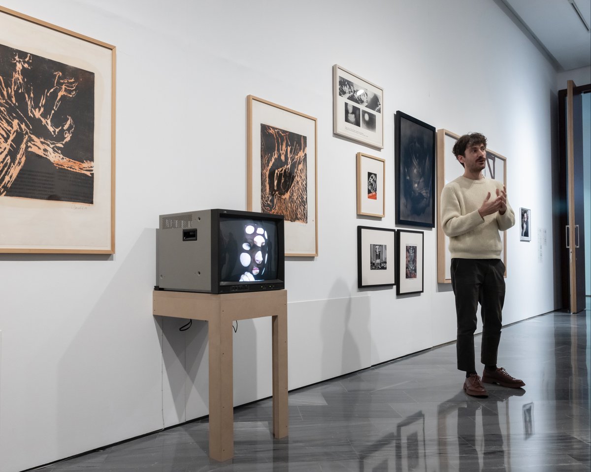 gva_IVAM's tweet photo. 💬 Gaudeix d'una experiència immersiva a l’exposició 'Un contínuum comú indefinidament llis' a l'#IVAMAlcoi aquest 15 d'abril amb:
〰️ Performance de #ElCondeDeTorrefiel
〰️ Visita comentada amb @tonovizcaino i Eva Bravo
➡️ Inscripió + Info: https://t.co/7SrZB65Hgw https://t.co/4wZZi9frG9
