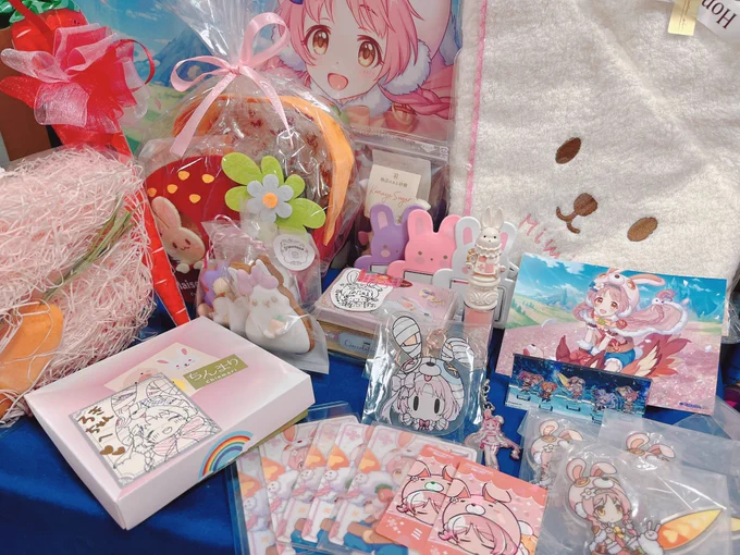 ミミちゃん意識してくださったんだろうなアイテムと可愛い絵とガチのミミちゃんグッズセレクション昨日の画像ではちゃんとみせられなかったので…!ありがとうございましたミミちゃん宛のは責任もって私がミミちゃんに届けま……………………す 