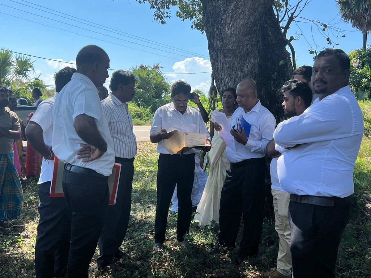 kumanan93's tweet photo. An attempt to establish a new sinhala #colonization in #karunattukkerny Tamil border village in the Mullaitivu district. Tamil owners of the land, have expressed their opposition to this land-grabbing attempt. https://t.co/rPuj8sMrFc