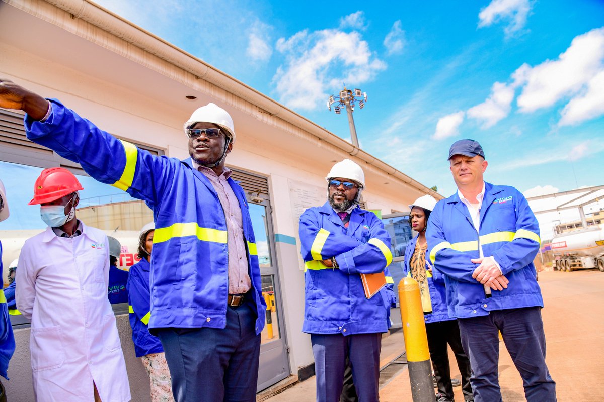 VivoEnergyUg's tweet photo. We were delighted to host the CEO @VisionGroup Mr. @nyamadon this afternoon at our offices where we held fruitful engagements about our fuel quality processes. We acknowledge the great business partnership with the Group and its media outlets. #NVCustomerWeek @newvisionwire https://t.co/bbtHUTvqTb