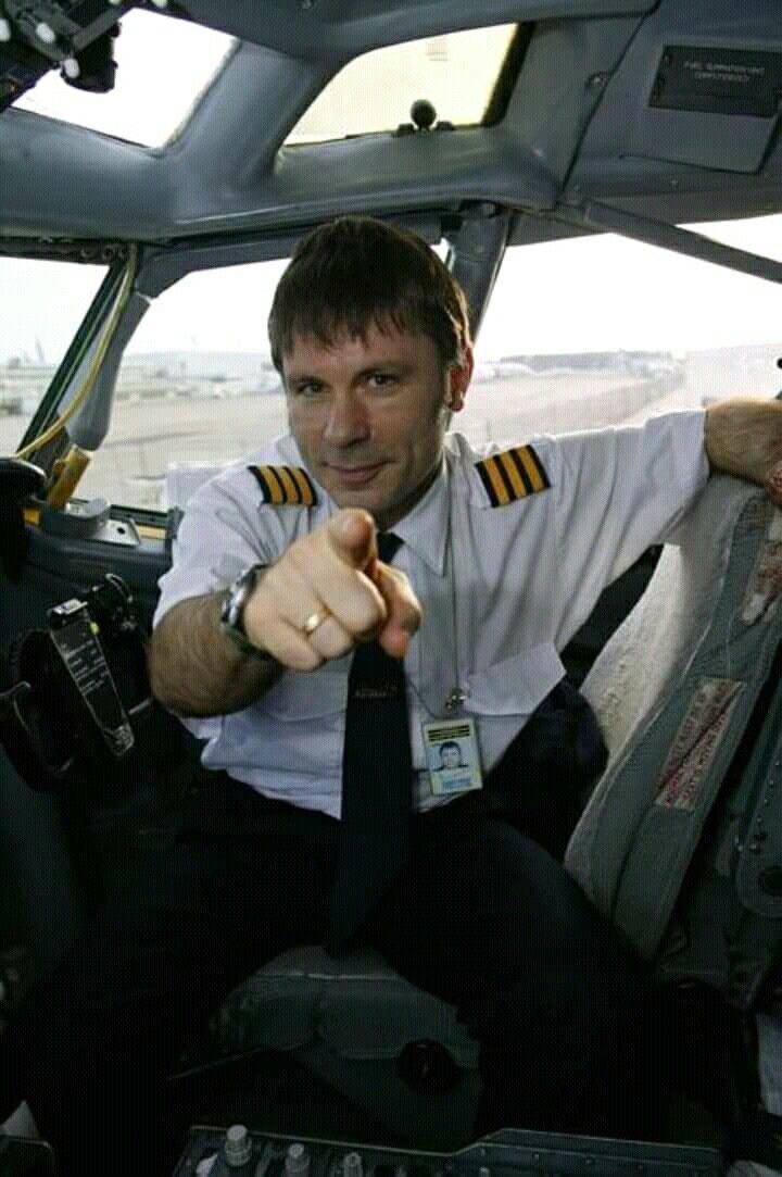 Legionista83's tweet photo. Bruce Dickinson (Iron Maiden)
UP THE IRONS 🇬🇧 https://t.co/ubMN4tf56G