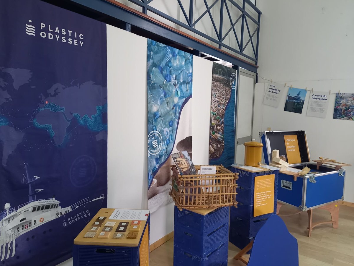 PlasticOdyssey's tweet photo. Ouverture de l'exposition à #Mindelo 🇨🇻 Venez découvrir les "Malles aux Trésors", notre bibliothèque de solutions venues du monde entier pour remplacer le #plastique.

🗓 Du 3 au 13 avril 2023
📍 Centre Culturel de Mindelo
🆓 Gratuit 

#NomadicExpo https://t.co/VPOjYgtFKK