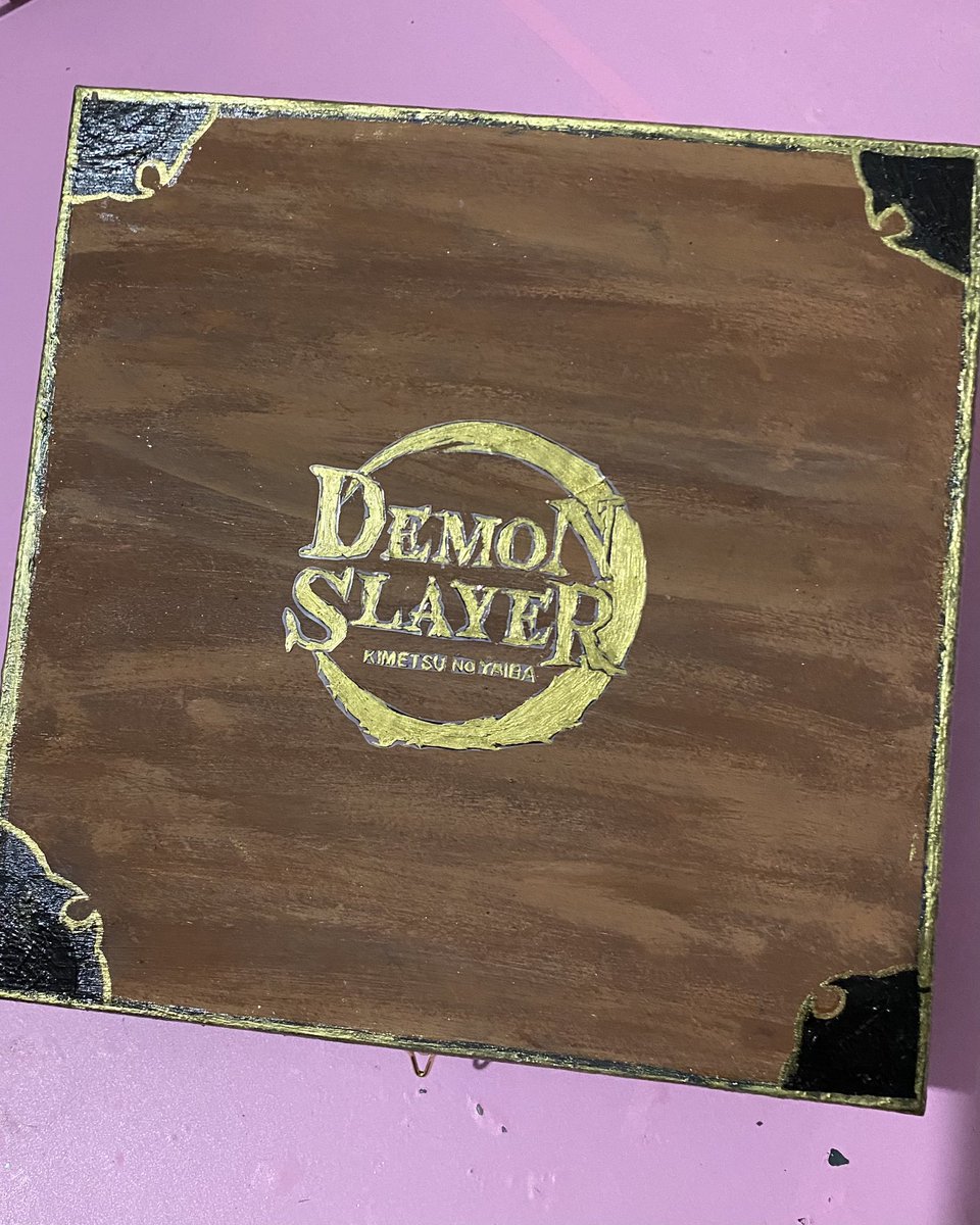 sakurasale's tweet photo. É meu aniversário, mas quem ganha o presente são vocês 🫶🏼🌸
Lançamento de nossa box sensacional de Demon Slayer e as personalizadas, correm lá no site, são apenas 10 unidades no total!
https://t.co/MuvasscaXk
#demonslayer #kimetsunoyaiba #anime #mangá #otaku #caixadecorada https://t.co/21xtcrcGoh