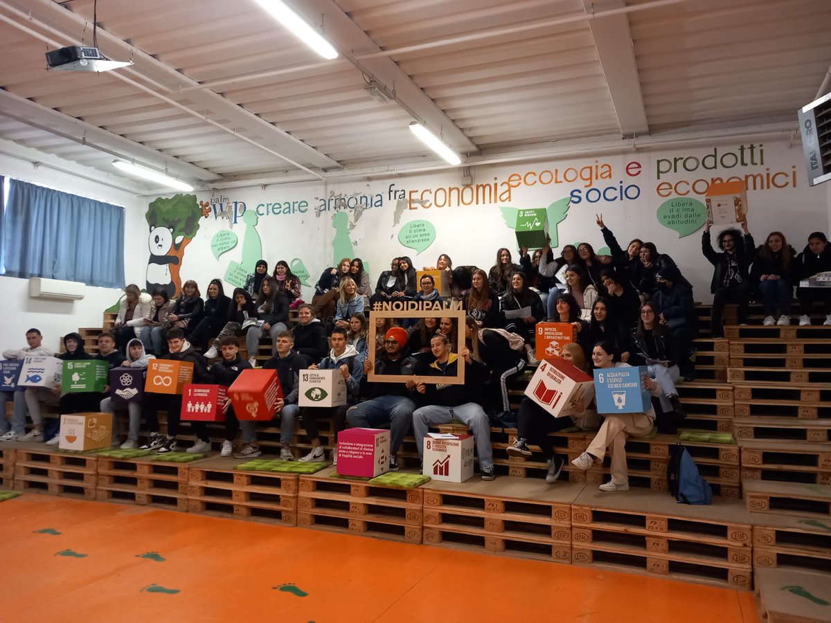 PalmSpa_SB's tweet photo. Continua la formazione di #PALMAccademy per oltre 50 studenti ai temi di circolarità, tracciabilità, e #sostenibilità della materia prima all’interno dell’#imballaggio terziario che ogni giorno movimenta oltre il 90% di tutti i prodotti in tutto il mondo, il #pallet in #legno. https://t.co/ksWehM3miF