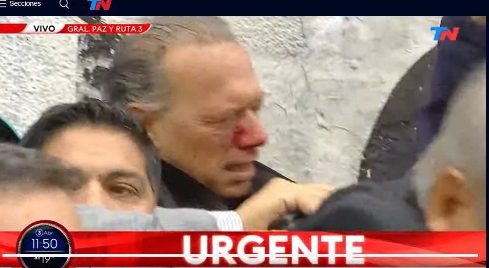 BetoMendeleiev_'s tweet photo. Atención. Lo acaban de cagar a trompadas en cámara a Berni, la guerra civil ha comenzado. https://t.co/H65rtfZc3M