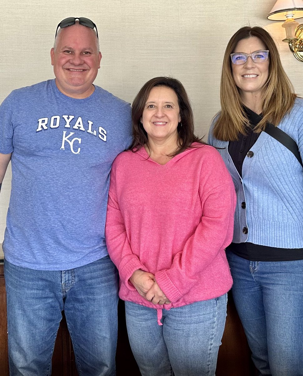 FMGrealestate's tweet photo. 📝🚛🏡 Happy closing day to our latest FMG family member! Congrats, @jodibest87 !! 

💲🤭💲 And fun fact—if your cashier’s check is 7¢ short, FMG has you!  

#omgFMG @SandyCarterFish @AngieMcCarty005 @tgall73 https://t.co/QMjAy7CTtR
