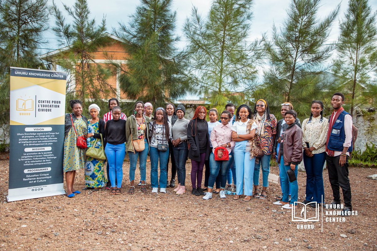 Uhuruknowledge's tweet photo. Heureux de recevoir @kabera_grace pour échanger avec nous sur la résilience et l'action.
Former des jeunes femmes pour leur permettre d'acquérir des compétences. Ainsi répondre aux besoins liés à la cohésion sociale et la non-violence dans leurs communautés.

#LaDesinformationTue https://t.co/Svk5JGyTaf