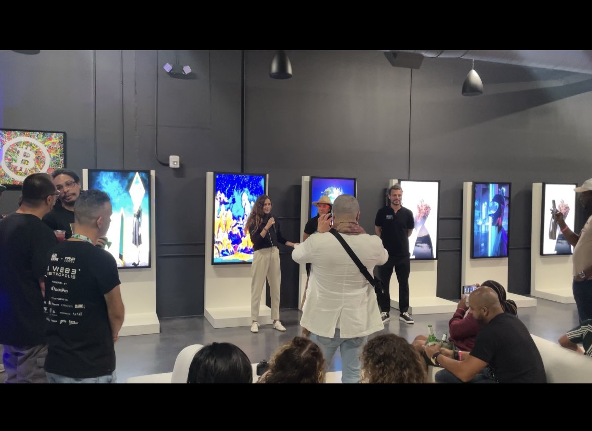 gemmaixtla's tweet photo. Had a blast representing @AlgoFoundation in the @bitbaselhub @BCLabUF NFT Showcase at the #MiamiNFTweek and met lots of great local web3 builders and artists. Thank you @MarkoSuvajdzic @scarlett_arana   #algofam https://t.co/czO0RKszev