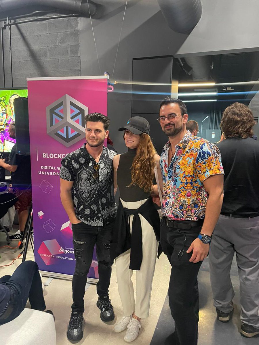 gemmaixtla's tweet photo. Had a blast representing @AlgoFoundation in the @bitbaselhub @BCLabUF NFT Showcase at the #MiamiNFTweek and met lots of great local web3 builders and artists. Thank you @MarkoSuvajdzic @scarlett_arana   #algofam https://t.co/czO0RKszev