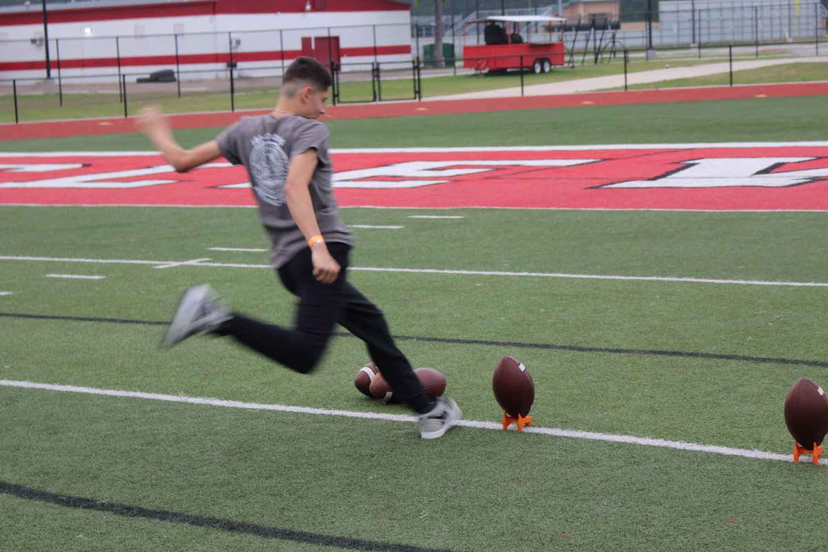 ClevelandISDTX's tweet image. Ever wondered what it's like to kiss a goat? If you're Superintendent McCanless, you don't have to wonder anymore.

Today marked the start of our #FieldFun attendance events! So fun! #AttendanceMatters #theClevelandISDway