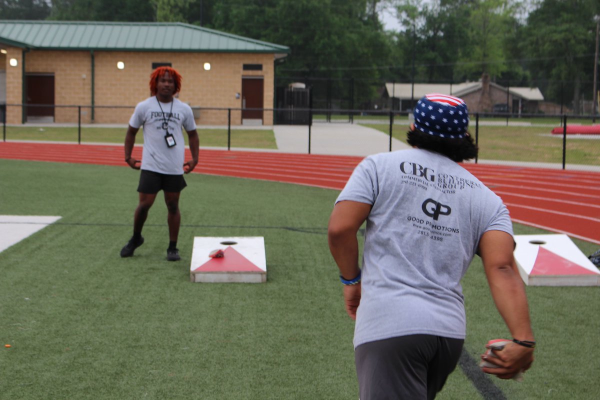 ClevelandISDTX's tweet image. Ever wondered what it's like to kiss a goat? If you're Superintendent McCanless, you don't have to wonder anymore.

Today marked the start of our #FieldFun attendance events! So fun! #AttendanceMatters #theClevelandISDway
