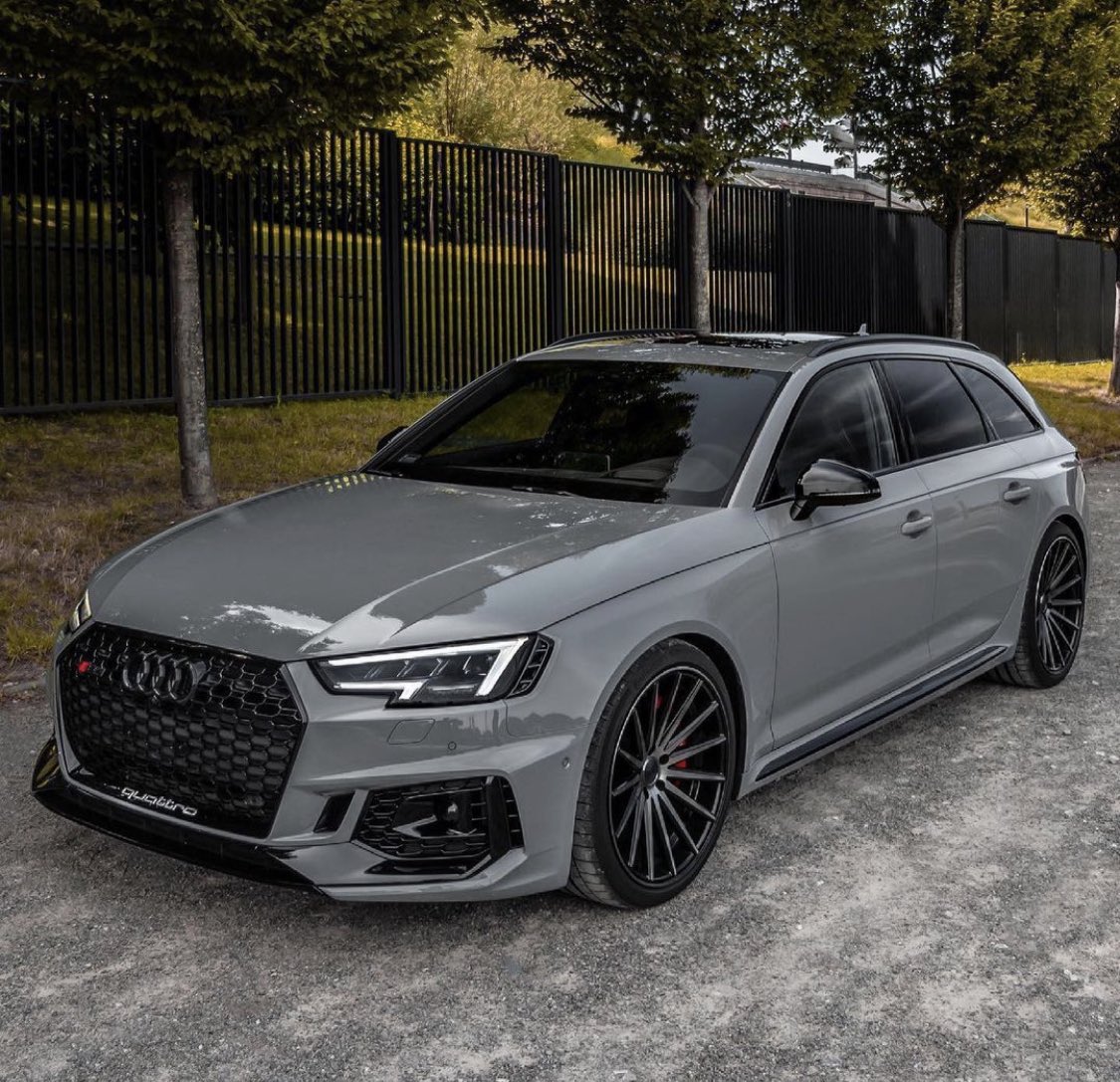 FastCarsWorld's tweet image. Audi RS4 👽