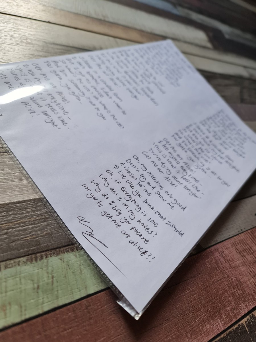 sophie28lt's tweet photo. It's heeeeere! And oh my lord, it's pretty. 🥹 So so so special piece of my collection. ✨
Thank you @isaacandersonuk to made my shitty day much better. Perfect timing.
#GetMeOutAlive #SociallyAwkwardMF
(Ps.: I posted it 3times beacuse even twitter is f**ng with me today..) https://t.co/N0RcB8NZGz