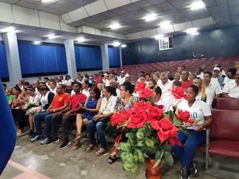 Cómo parte de las actividades en saludo a los Aniversarios 61 de la UJC y 62 de la OPJM, el sector del Comercio en #BartolomeMaso dedica su Matutino especial a los jóvenes masoenses 🇨🇺.#UnaMejorJuventud <a href="/DiazCanelB/">Miguel Díaz-Canel Bermúdez</a> <a href="/CapoNapoles/">Yanaisi Capó Nápoles</a> <a href="/escribano_cruz/">Francisco Alexis Escribano Cruz</a> <a href="/Leticia77883914/">Leticia</a> <a href="/EnoelHernandez2/">Enoel Hernandez</a>