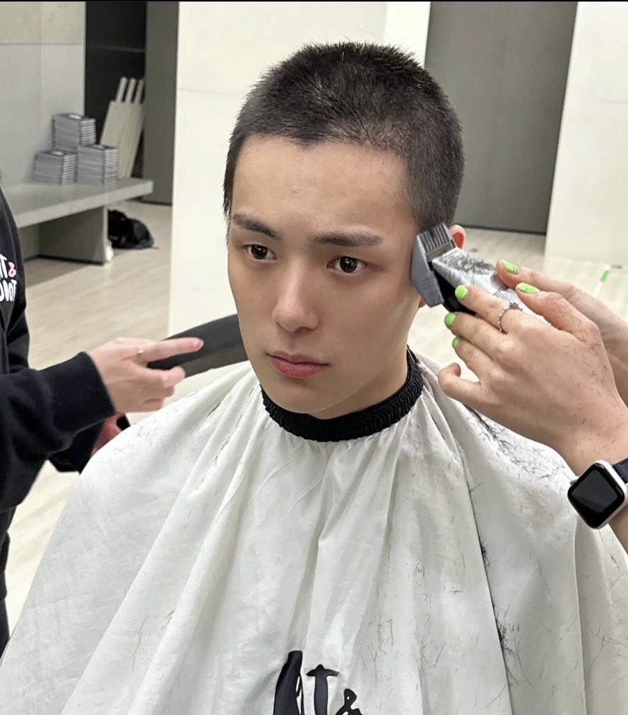 mnhyukluvr's tweet photo. officially one of the saddest days of my life😔 https://t.co/SLfHgxoBBJ