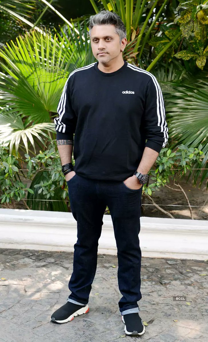AkshatM19452360's tweet photo. Director Mohit Suri Style Half Jeans
#Malang2 https://t.co/2Gm1Kk8T1l