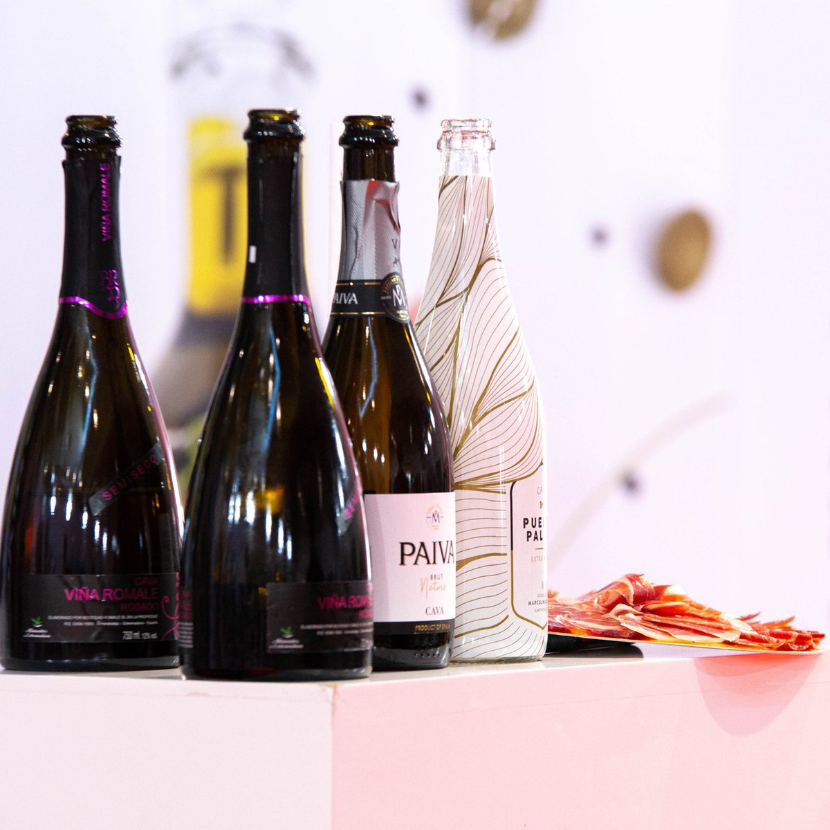 RVRibGuadiana's tweet photo. 👏 Terminó una nueva edición de @iberovinac en #Almendralejo y confirmó que el Salón del #Vino y la #Aceituna de #Extremadura es uno de los grandes eventos de la región.

👉 Calidad, sabor, tradición e innovación para impulsar el #enoturismo. 

✋ ¡Nos vemos en 2024! https://t.co/FpqbK7TPY8