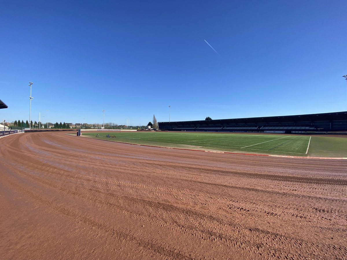 ☀️ Not a cloud in the sky 😃 Things are pretty warm here in #Manchester and we’re just under 4️⃣ hours to tapes up for the Peter Craven Memorial! ♣️