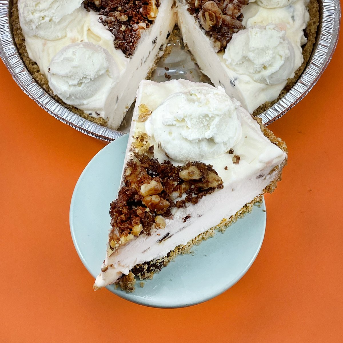 🐰🥕🍰 CARROT CAKE ICE CREAM PIES FOR EASTER! 🍰🥕🐰  Somebunny wants a graham cracker pie crust filled with our sweet cream ice cream, candied carrots, spiced walnuts, bourbon-soaked currants and cream cheese frosting! Feeds 8-10 deliciously! Order at goicecreamgo.com