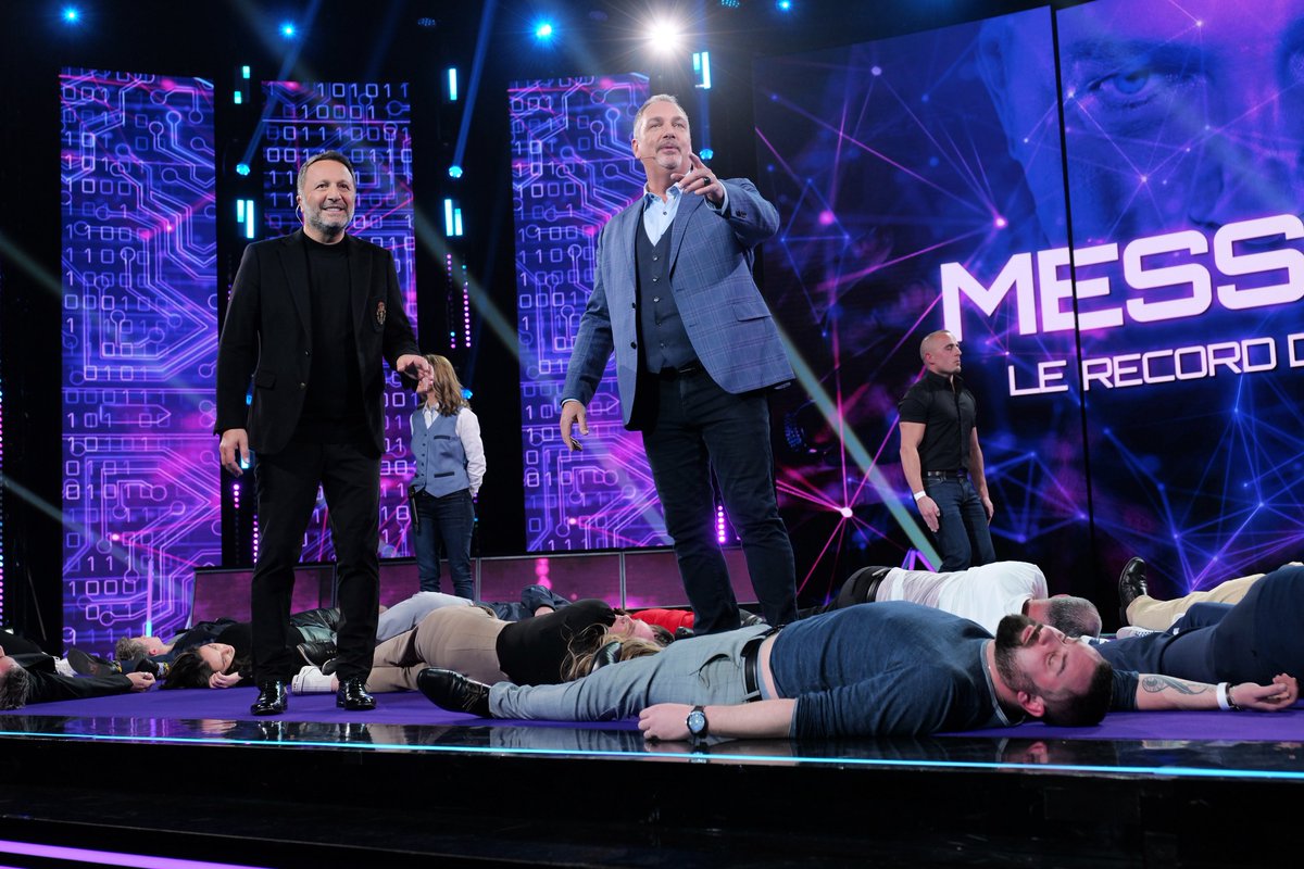 Satisfaction_tv's tweet photo. #Inédit
Vendredi 7 avril, #Messmer va tenter un défi INCROYABLE : battre son propre record du monde en hypnotisant 1000 personnes en 6 minutes.🫢
📢 #MESSMER, le record du monde, vendredi à 21h10 sur @TF1 !
@Arthur_Officiel @Karimacharni @b_giabiconi @christophelicat @gilalma https://t.co/kT7gpWg1hQ