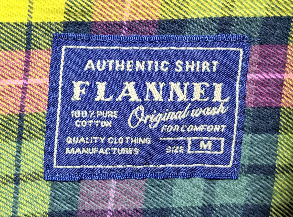 mercari2021's tweet photo. 希少なアイテムの入荷です☺
【オールドユニクロ】AUTHENTICSHIRTのフランネルシャツです👔上質なコットン使用しておりオールドユニクロは高騰しております✨
https://t.co/HkCtTA4Yt9
#UNIQLO
#オールドユニクロ
#古着
#オーセンティックシャツ
#柄シャツ
#メンズファッション 
#Mサイズ
#人気
#格安 https://t.co/bZDwCbuT40