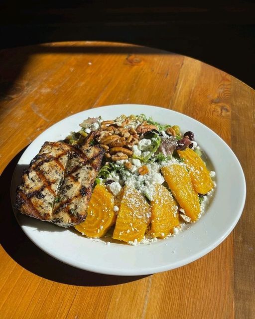 Feedtabletavern's tweet image. Mediterranean Mahi Mahi and Beet Salad | Spring Mix | Pecans | Goat Cheese | Moonshine Raisins | Champagne Vinaigrette  #CHAeats #FoodFunFEED #FEEDyoursoul #LunchTime

📷
📷
📷
📷