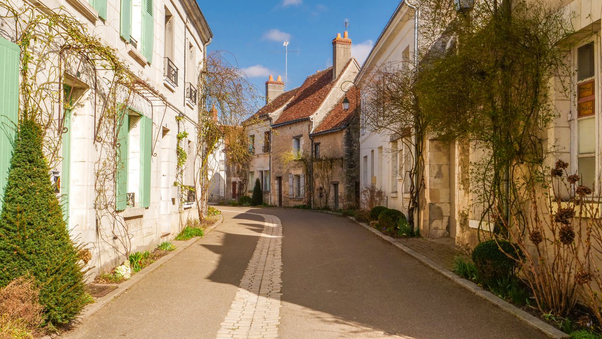 Le village fleuri de Chédigny en Indre-et-Loire va bientôt retrouver ses couleurs printanières ! On s'impatiente de déambuler parmi ses ruelles fleuries. 🌹

📷 My Loire Valley