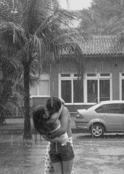 algún día tendré mi beso bajo la lluvia con el amor de mi vida