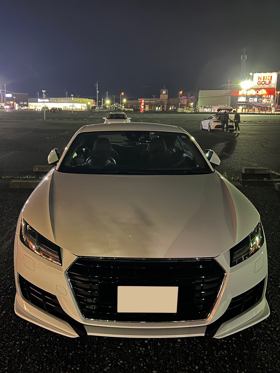 y2_23t19's tweet photo. こんなんで見つめられたら惚れないはずがない。
#Audi #TT8s #Auditt #愛車 https://t.co/YUfhiZbCYD