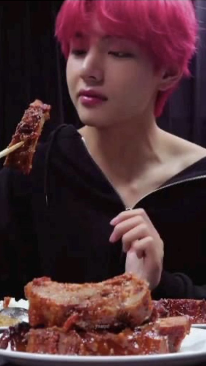 PinkCharbo_BTS's tweet photo. Both Taehyung and I give food the look of love and adoration. 😍💜

#arsd
#ARMYSelcaDay 
#btsarsd https://t.co/dvvLDzw3jP