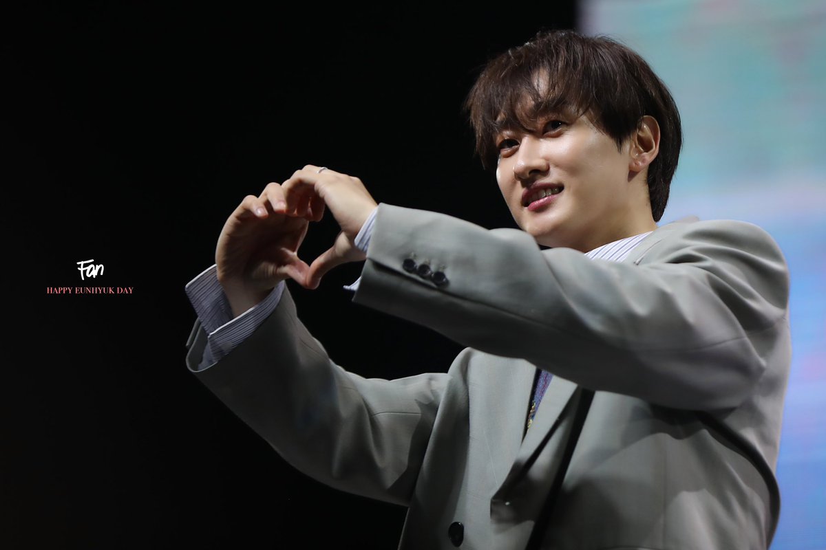 fanphotogallery's tweet photo. Do not edit or remove logo
Happy Birthday❤️ @AllRiseSilver 

#은혁 #EUNHYUK
#4랑에_4랑을���한_혁재탄신일
#일단_사랑하는은혁이_생일
#HappyEUNHYUKday https://t.co/jcqNniVCXa
