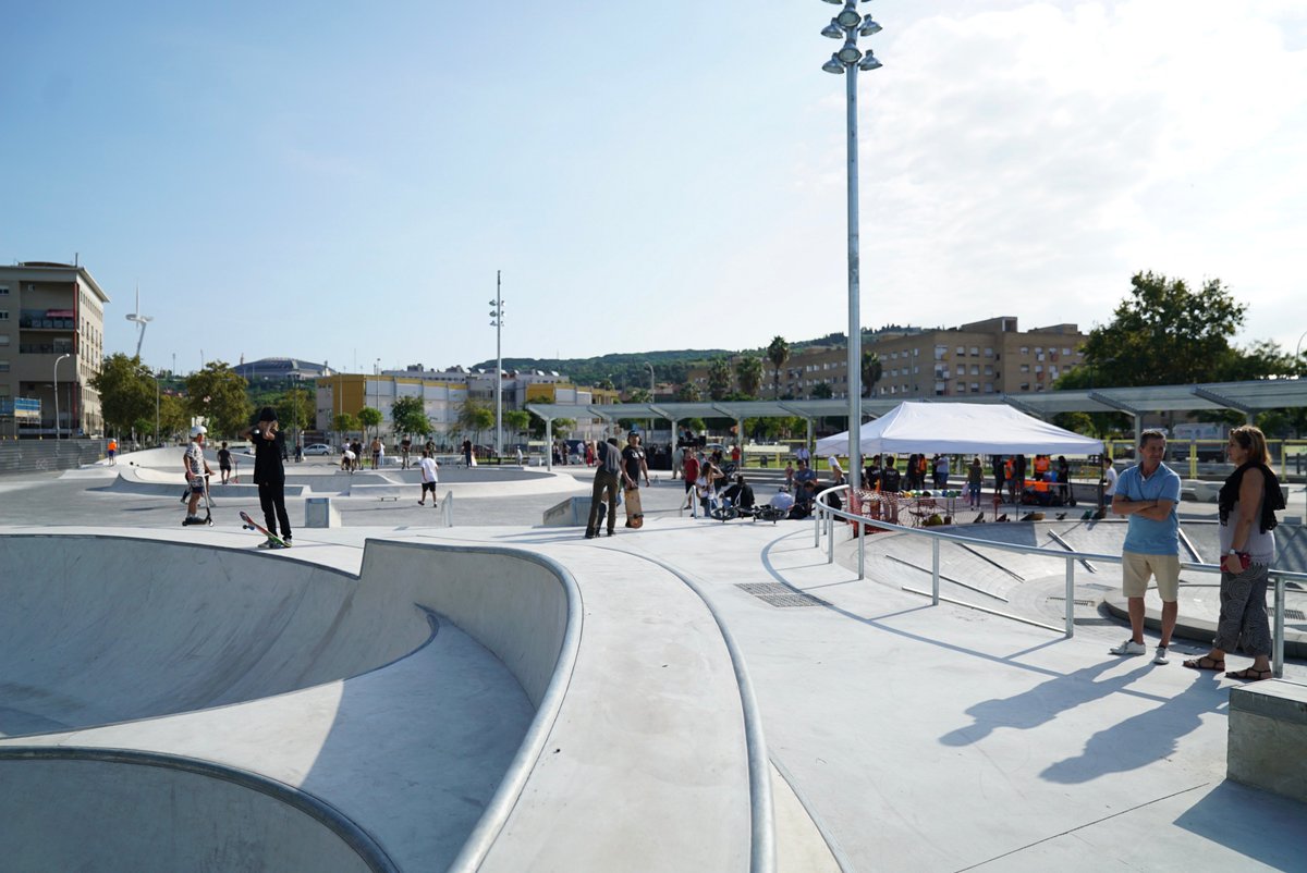 MarcSerraSole's tweet photo. 🏥 NOUS EQUIPAMENTS ALS BARRIS

-Nova Escola bressol #ElsGats, a #SantsBadal
-Poliesportiu #LaSagi, a #SantsBadal
-CAP Roger, a #SantsBadal
-Skatepark, a #LaMarina
-Centre Atenció Integral, a #LaMarina
-CEM de la Marina amb piscina
-Institut de l’Esport, al #PobleSec https://t.co/59hIcEJvkl