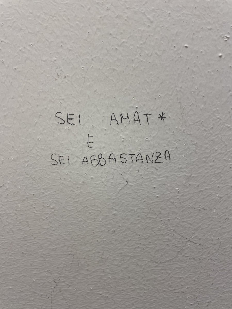 shug_larry's tweet photo. I bagni di scienze e tecniche psicologiche a Chieti✨ https://t.co/EPlciTG0nU
