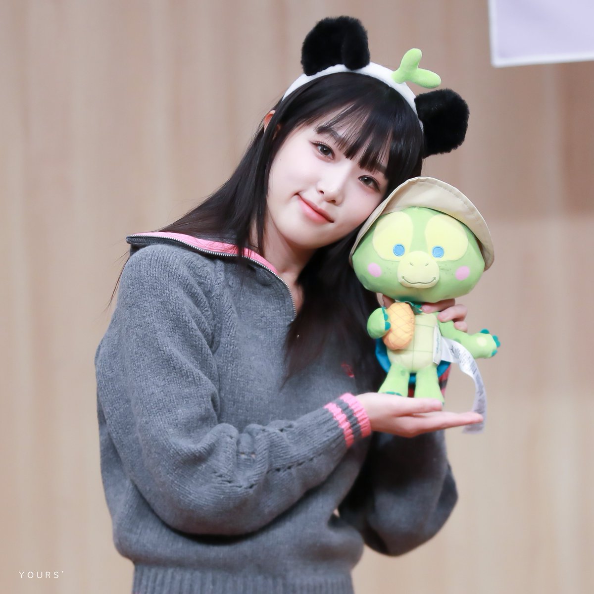 yours_1999x2001's tweet photo. 예나와 동물친구들 ❤️ https://t.co/2UYpTA37Q4